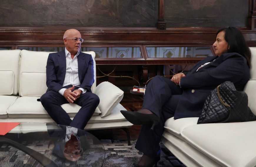 (VENEZUELA) PRESIDENTE DE LA AN Y LA DIRIGENTE DE OPOSICIÓN DINORAH FIGUERA ACUERDAN INSTALACIÓN DE MESA TÉCNICA DE DIÁLOGO
