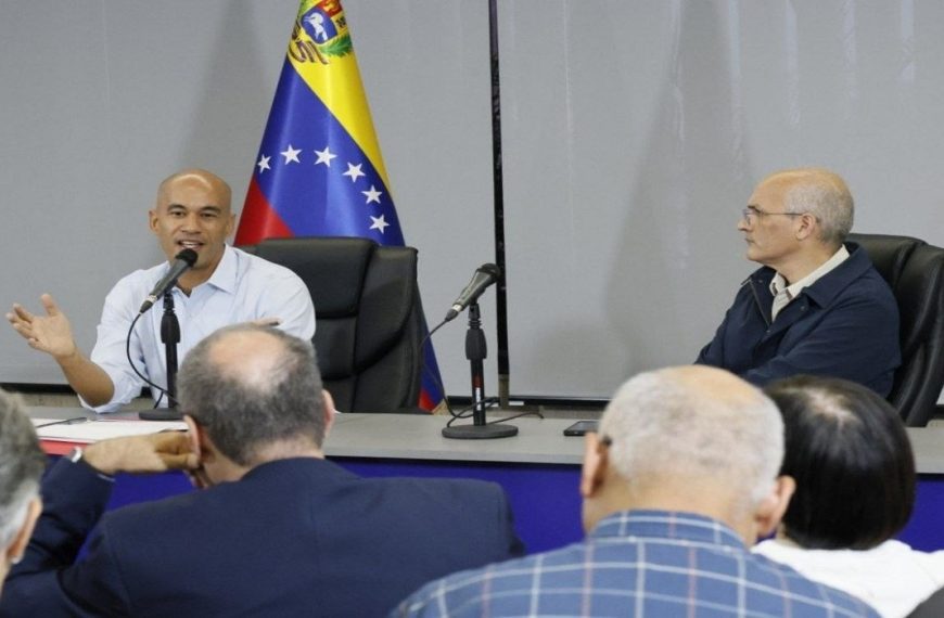 (VENEZUELA) INSTALAN COMISIÓN PRESIDENCIAL PARA REESTRUCTURACIÓN Y REINGENIERÍA DEL GOBIERNO