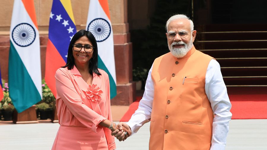 (INDIA) PRESIDENTA ENCARGADA SOSTUVO ENCUENTRO CON EL PRIMER MINISTRO NARENDRA MODI