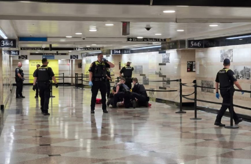 (EEUU) 5 HERIDOS SE REPORTAN TRAS APUÑALAMIENTO MASIVO EN PENN STATION