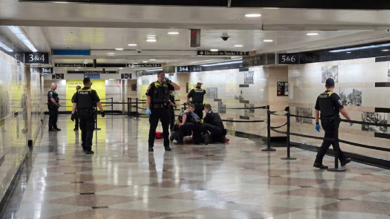 (EEUU) 5 HERIDOS SE REPORTAN TRAS APUÑALAMIENTO MASIVO EN PENN STATION