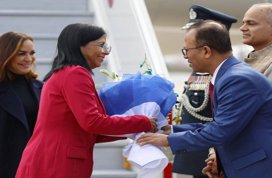 (VENEZUELA) PRESIDENTA (E) DELCY RODRÍGUEZ INICIA ESTE 03 DE JUNIO VISITA A LA INDIA EN BUSCA DE ALIANZAS PETROLERAS
