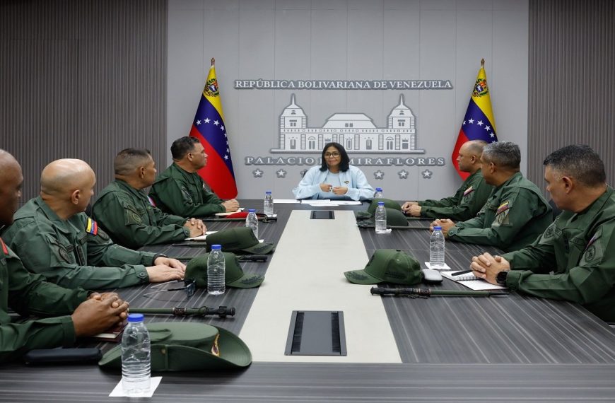 (VENEZUELA) PRESIDENTA ENCARGADA DELCY RODRÍGUEZ Y ALTO MANDO MILITAR AFINAN PLAN DE 100 DÍAS PARA FORTALECIMIENTO DE LA FANB