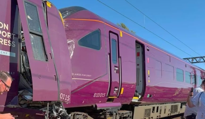 (MUNDO) COLISIÓN DE TRENES EN EL CENTRO DE INGLATERRA MOVILIZA A FUNCIONARIOS DE EMERGENCIA
