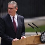 (MUNDO) KEIR STARMER PRESENTÓ SU RENUNCIA COMO PRIMER MINISTRO DEL REINO UNIDO