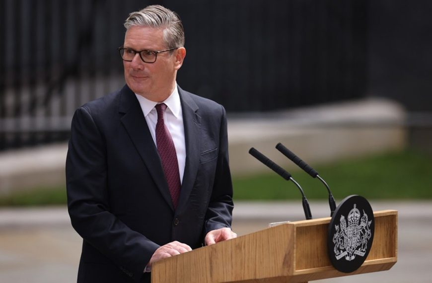 (MUNDO) KEIR STARMER PRESENTÓ SU RENUNCIA COMO PRIMER MINISTRO DEL REINO UNIDO