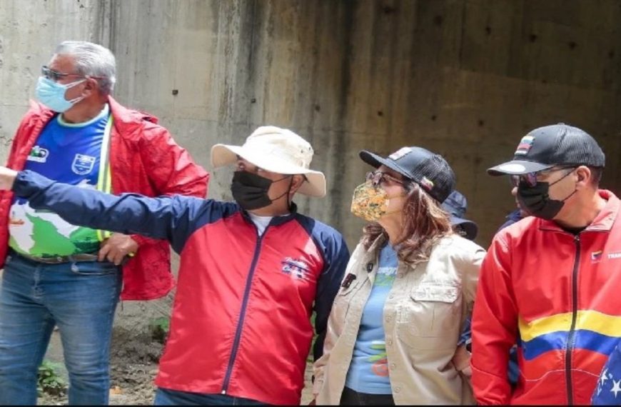 (VENEZUELA) CIERRAN PREVENTIVAMENTE PUENTE DE CARABALLEDA AL SUR DE LA GUAIRA
