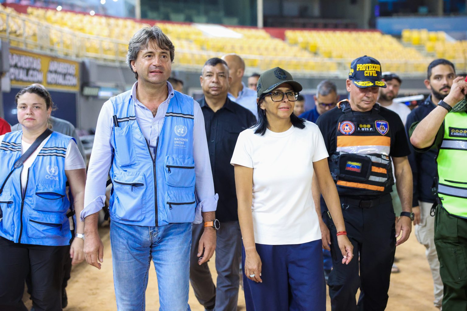 (VENEZUELA) PRESIDENTA ENCARGADA RECORRIÓ ESTADIO GARCÍA CARNEIRO CON EQUIPOS DE VOLUNTARIOS INTERNACIONALES