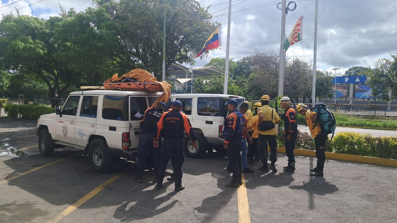 (VENEZUELA) ESPECIALISTAS DE PROTECCIÓN CIVIL LARA CULMINAN LABORES DE RESCATE EN FALCÓN