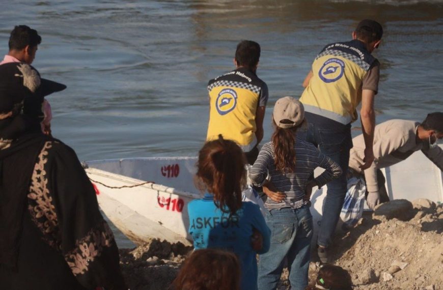 (SIRIA) RESCATAN A 12 FAMILIAS AFECTADAS PPR CRECIDA DEL RÍO ÉUFRATES