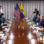 (MUNDO) PRESIDENTE NOBOA SOSTIENE REUNIÓN CON SECRETARIO DE DEFENSA DE EEUU