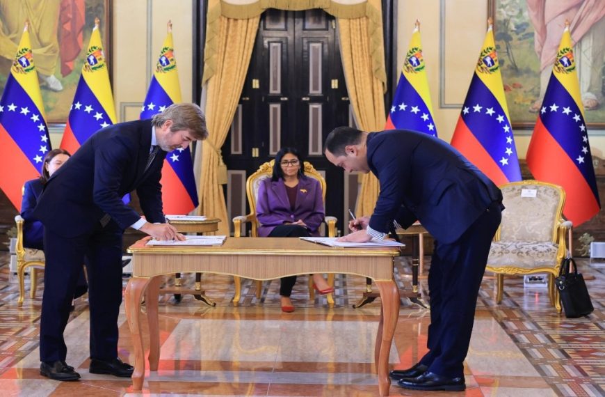 (VENEZUELA) PRESIDENTA ENCARGADA ENCABEZÓ FIRMA DE MEMORÁNDUM DE ENTENDIMIENTO ENTRE PDVSA Y REPSOL