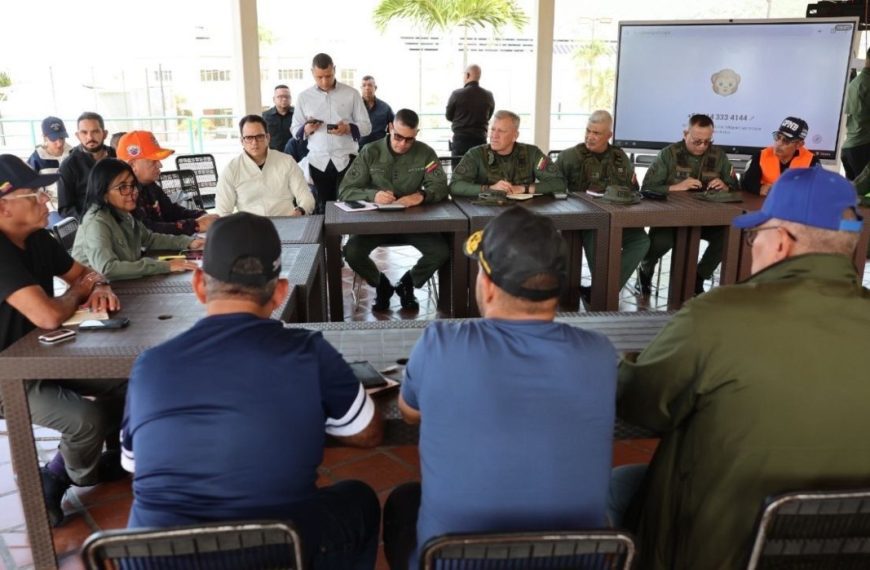 (VENEZUELA) PRESIDENTA ENCARGADA RECORRIÓ LA GUAIRA PARA SUPERVISAR LABORES DE BÚSQUEDA Y RESCATE