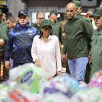 (VENEZUELA) PRESIDENTA ENCARGADA RECORRE CENTRO DE ACOPIO EN LA GUAIRA