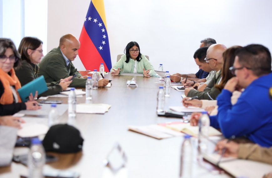 (VENEZUELA) PRESIDENTA ENCARGADA ANUNCIÓ SUSPENSIÓN DE LAS ACTIVIDADES ESCOLARES POR UNA SEMANA MÁS ANTE EMERGENCIA NACIONAL POR LOS TERREMOTOS