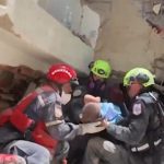 (VENEZUELA) ¡HAY ESPERANZA! RESCATAN A BEBÉ ENTRE LOS ESCOMBROS (+VIDEO)