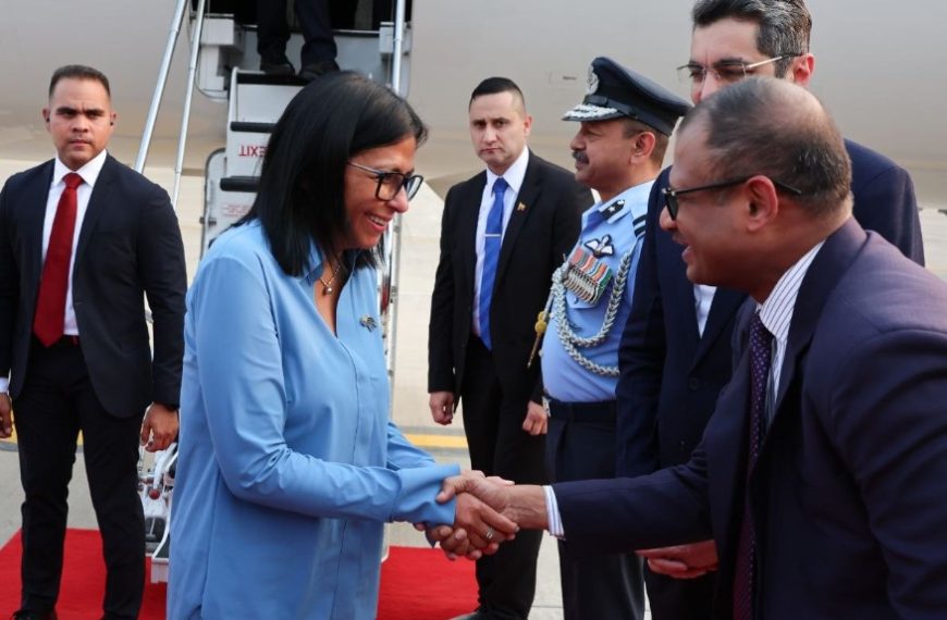 (MUNDO) PRESIDENTA (E) DELCY RODRÍGUEZ ARRIBÓ A LA REPÚBLICA DE LA INDIA