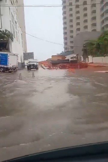 (MEXICO) LLUVIAS CAUSAN CAOS EN ACAPULCO (+VIDEO)