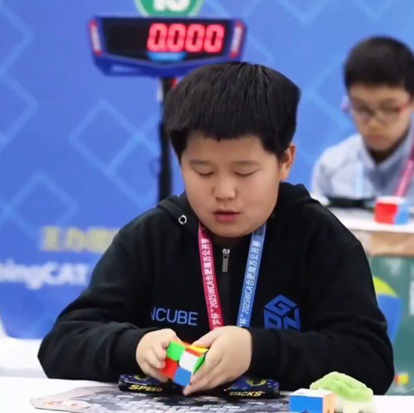 (CHINA) ¡RECORD MUNDIAL! NIÑO DE 7 AÑOS LOGRA MARCA INTERNACIONAL AL RESOLVER…
