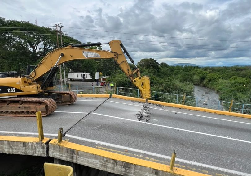 (VENEZUELA)AVANZA DEMOLICIÓN CONTROLADA DEL PUENTE YACURAL  COMO PARTE DEL PLAN DE REHABILITACIÓN VIAL