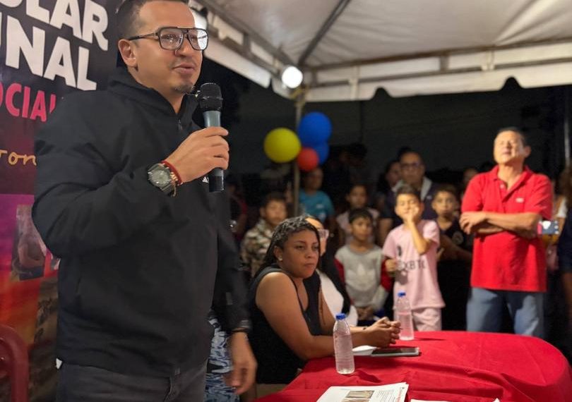 (VENEZUELA) EN ASAMBLEA NOCTURNA: ALCALDE YANYS AGÜERO ESCUCHA PROPUESTAS DE LA COMUNA SYNAÍ GONZÁLEZ EN BENEFICIO DE SUS HABITANTES