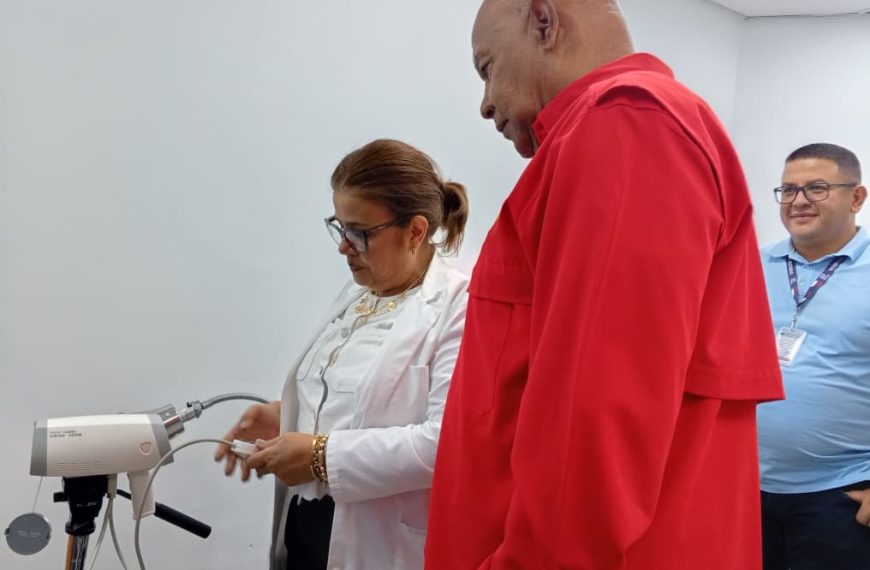 (VENEZUELA) GOBERNADOR REYES REYES ENTREGÓ EQUIPOS DE ÚLTIMA GENERACIÓN EN EL HOSPITAL ROTARIO