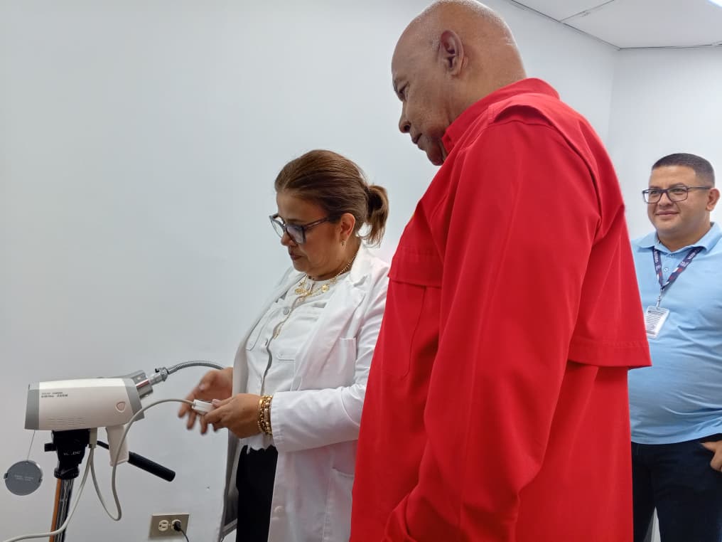 (VENEZUELA) GOBERNADOR REYES REYES ENTREGÓ EQUIPOS DE ÚLTIMA GENERACIÓN EN EL HOSPITAL…