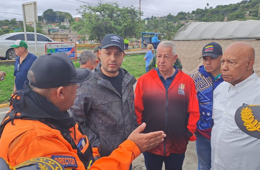 (VENEZUELA) GOBERNADOR REYES REYES INSPECCIONÓ PUENTE YACURAL TRAS RECIENTES SISMOS