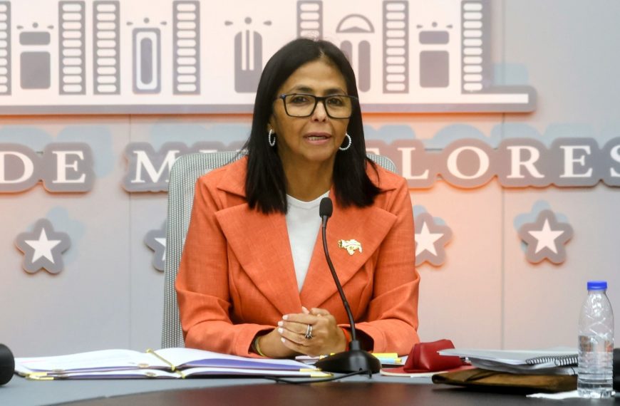 (VENEZUELA) PRESIDENTA ENCARGADA REGRESÓ AL PAÍS LUEGO DE SU GIRA POR INDIA Y TÜRKIYE