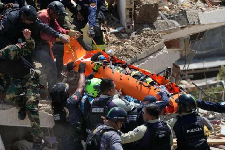 (VENEZUELA) SE ELEVA A 4.930 EL NÚMERO DE FALLECIDOS TRAS TERREMOTOS DEL…