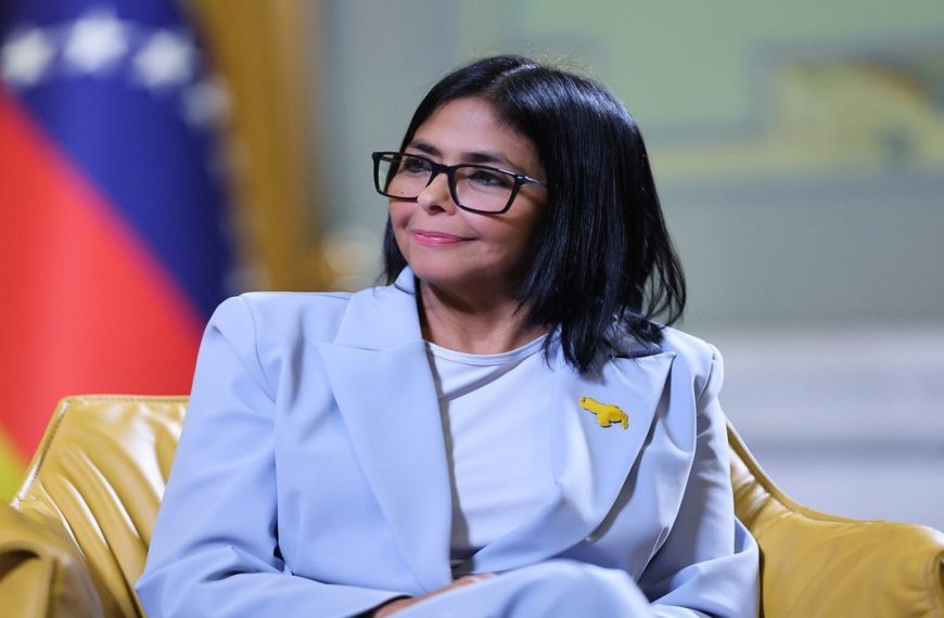 (VENEZUELA) PRESIDENTA DELCY RODRÍGUEZ ASEGURA QUE EL PAÍS ESTIMA CERRAR 2026 CON PRODUCCIÓN DE 144 MILLONES DE BARRILES DIARIOS