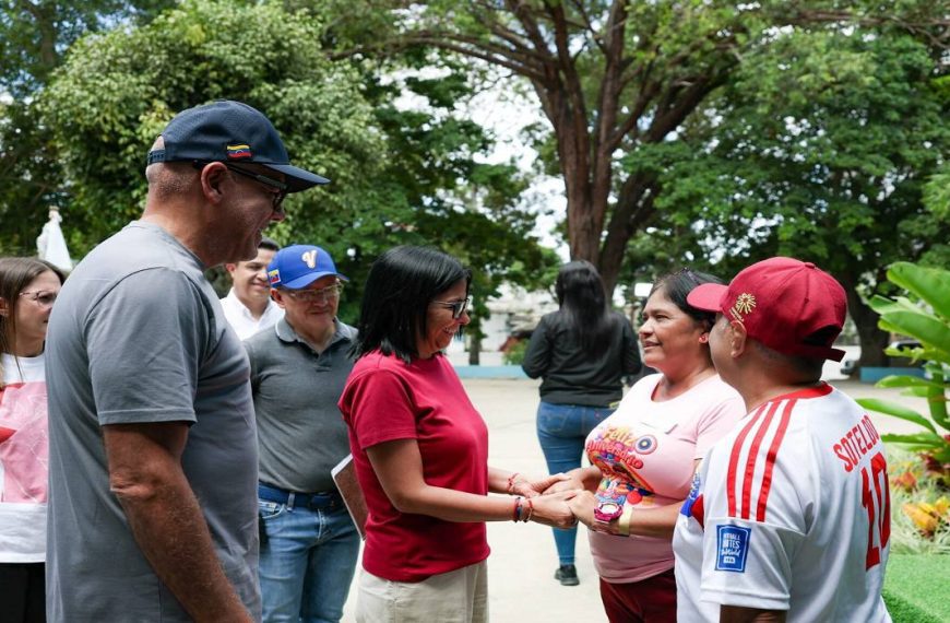 (VENEZUELA) PRESIDENTA DELCY RODRÍGUEZ RECORRIÓ CAMPAMENTO TRANSITORIO «CORONEL CARLOS DELGADO CHALBAUD»