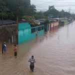 (VENEZUELA) RÍO ORINOCO COMIENZA A DESCENDER EN PUERTO AYACUCHO