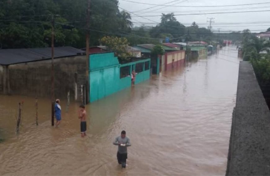 (VENEZUELA) RÍO ORINOCO COMIENZA A DESCENDER EN PUERTO AYACUCHO