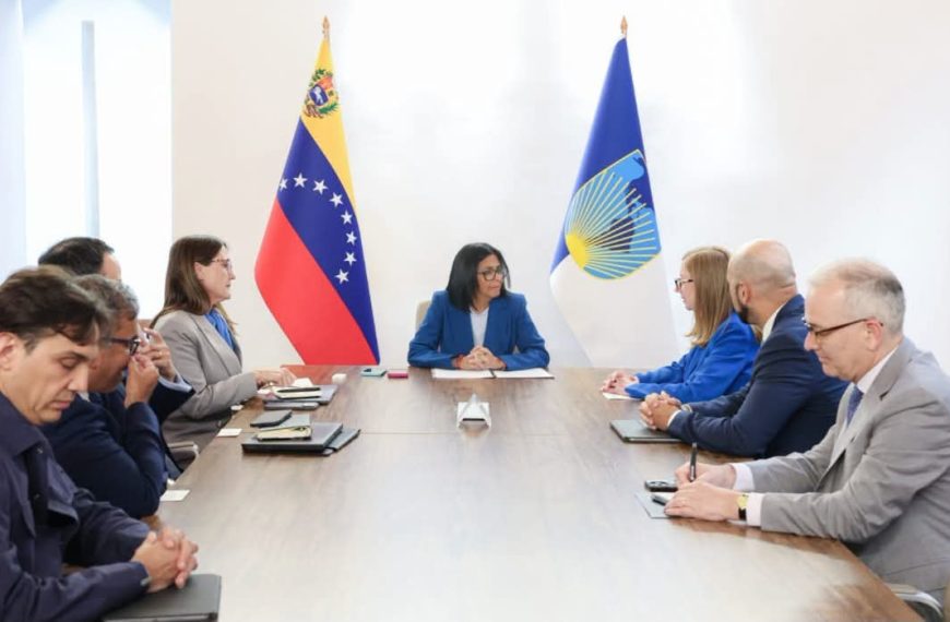 (VENEZUELA) PRESIDENTA SOSTUVO REUNIÓN CON DIRECTIVOS DEL BID EN CARACAS