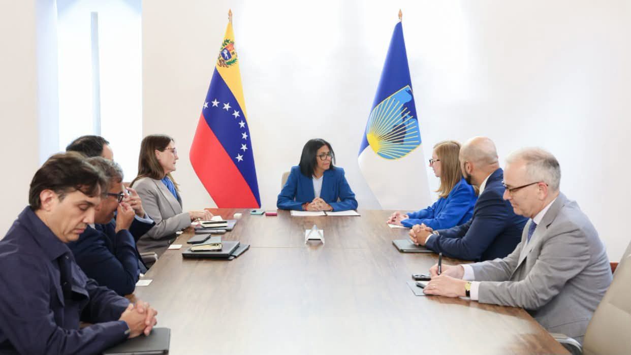 (VENEZUELA) PRESIDENTA SOSTUVO REUNIÓN CON DIRECTIVOS DEL BID EN CARACAS