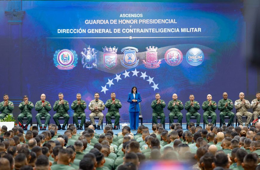 (VENEZUELA) JEFA DE ESTADO LIDERÓ ACTO DE ASCENSOS DE LA GUARDIA DE HONOR PRESIDENCIAL Y DE LA DGCIM