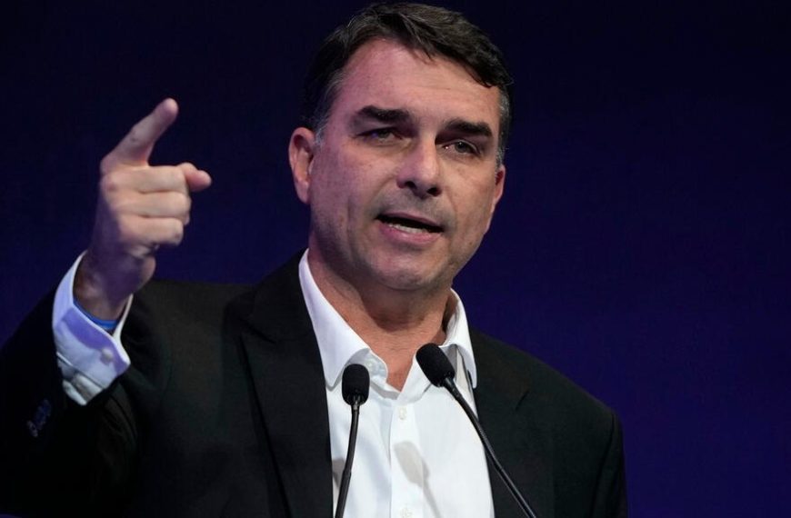 (BRASIL) HIJO DE JAIR BOLSONARO ES OFICIALIZADO COMO CANDIDATO PARA LAS PRESIDENCIALES