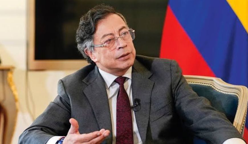 (COLOMBIA) PRESIDENTE PETRO PROHÍBE QUE DE LA ESPRIELLA SE JURAMENTE EN BASE MILITAR