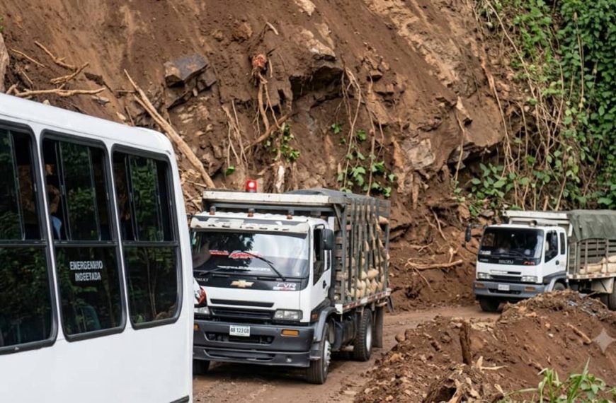 (VENEZUELA) ABREN PASO VEHICULAR POR LA CARRETERA BARINAS-MÉRIDA