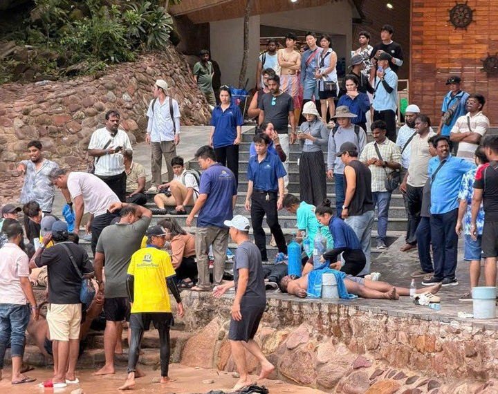 (VIETNAM) 15 PERSONAS PERDIERON LA VIDA LUEGO DE VOLCARSE LA CANOA EN LA QUE VIAJABAN (+VIDEO)