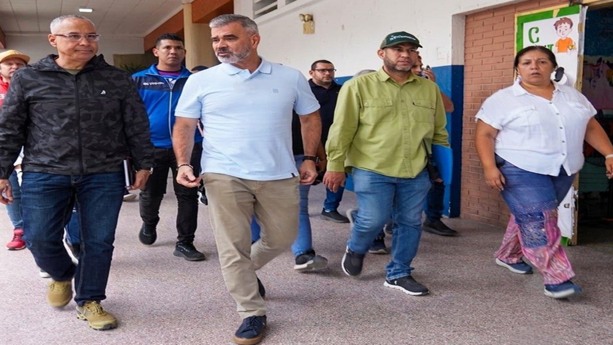 (VENEZUELA) MINISTRO PADRINO LÓPEZ SUPERVISÓ ATENCIÓN A MÁS EN 100 FAMILIAS EN…