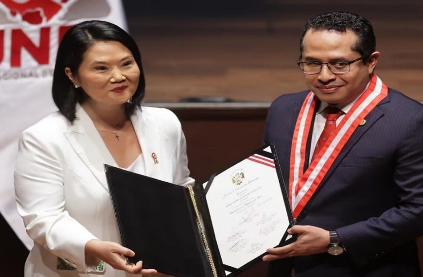 (PERÚ) KEIKO FUJIMORI RECIBE CREDENCIALES COMO PRESIDENTA ELECTA