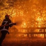 (FRANCIA) 220.000 EVACUADOS DEJA VORAZ INCENDIO SITUADO A 15 KILÓMETROS DE BURDEOS