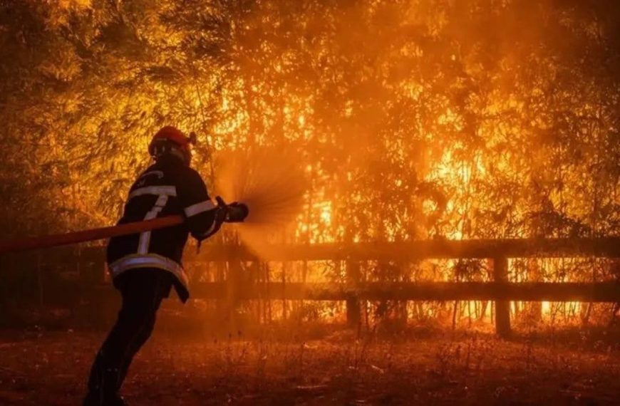 (FRANCIA) 220.000 EVACUADOS DEJA VORAZ INCENDIO SITUADO A 15 KILÓMETROS DE BURDEOS