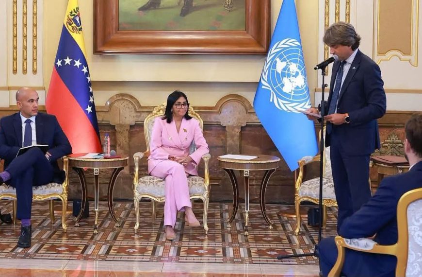 (VENEZUELA) PRESIDENTA DELCY RODRÍGUEZ INSTALÓ TALLER CONJUNTO CON LA ONU PARA DISEÑAR PLAN DE RECONSTRUCCIÓN DEL PAÍS LUEGO DE LOS TERREMOTOS