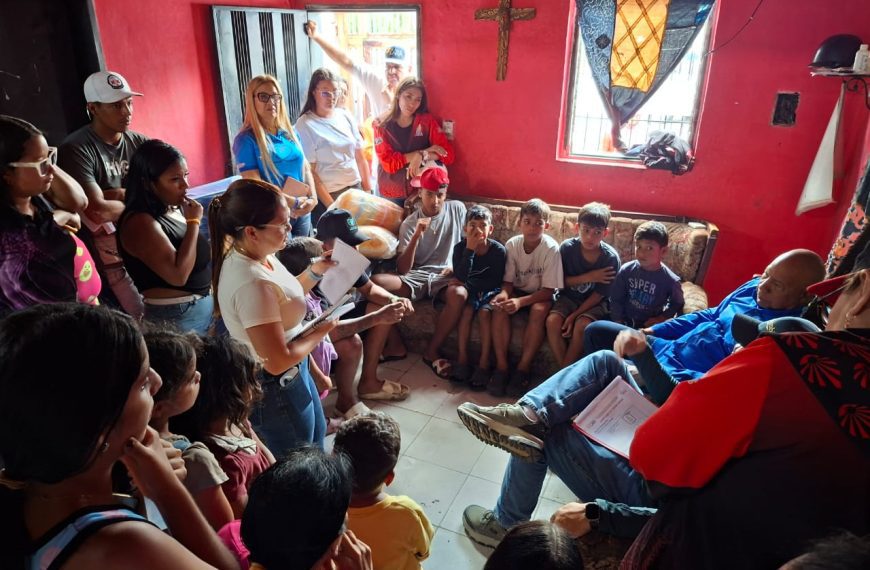 (VENEZUELA) GOBERNADOR REYES REYES DESPLIEGA ATENCIÓN INTEGRAL A FAMILIAS AFECTADAS POR LOS SISMOS