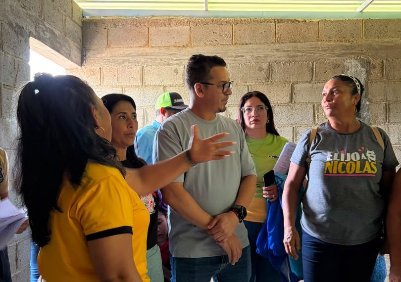 (VENEZUELA) ALCALDE YANYS AGÜERO ENTREGÓ 549 EQUIPOS E INSUMOS PARA FORTALECER EL FUNCIONAMIENTO DE OCHO INSTITUCIONES EDUCATIVAS DE LA PARROQUIA TAMACA