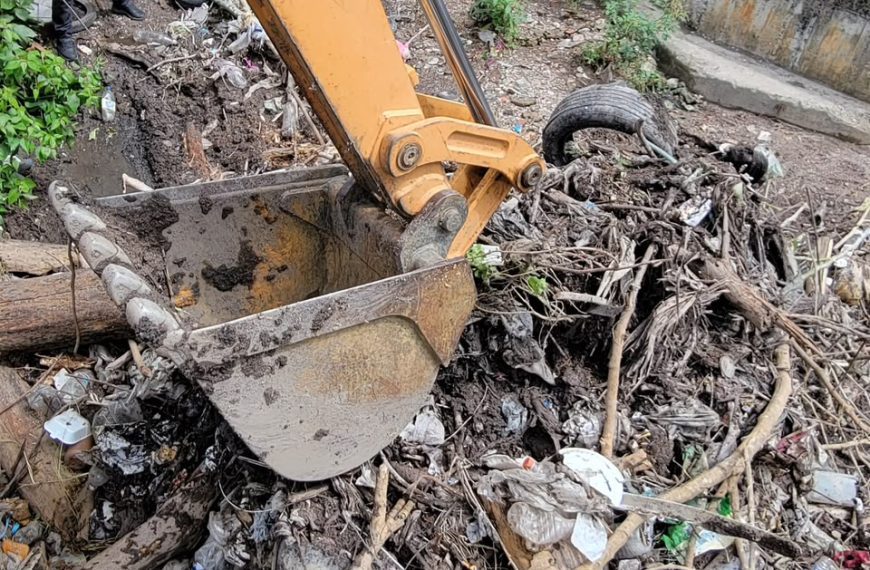 (VENEZUELA) ALCALDÍA DE IRIBARREN EJECUTA LIMPIEZA EN LA QUEBRADA YACURAL ANTE TEMPORADA DE LLUVIAS