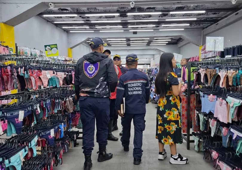 (VENEZUELA) BOMBEROS DE IRIBARREN Y SEMAT INSPECCIONAN LOCAL COMERCIAL CON RIESGO ESTRUCTURAL Y SIN CERTIFICACIÓN DE SEGURIDAD EN LA AVENIDA 20